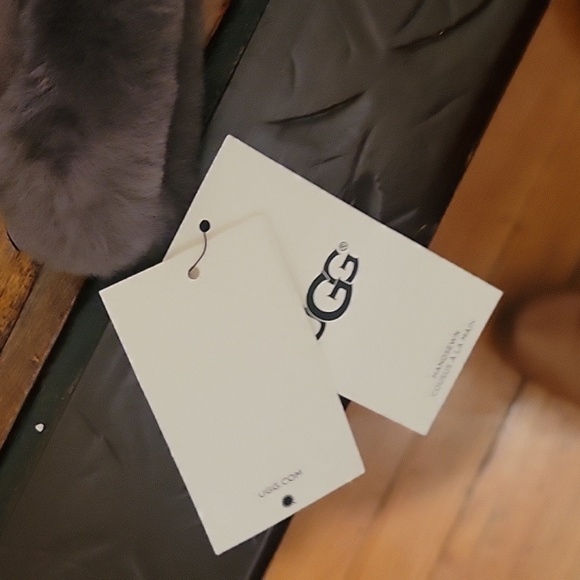 UGG Perforated shearling glove. Grey Sz: large Cold Weather Snow Boarding - Picture 4 of 13